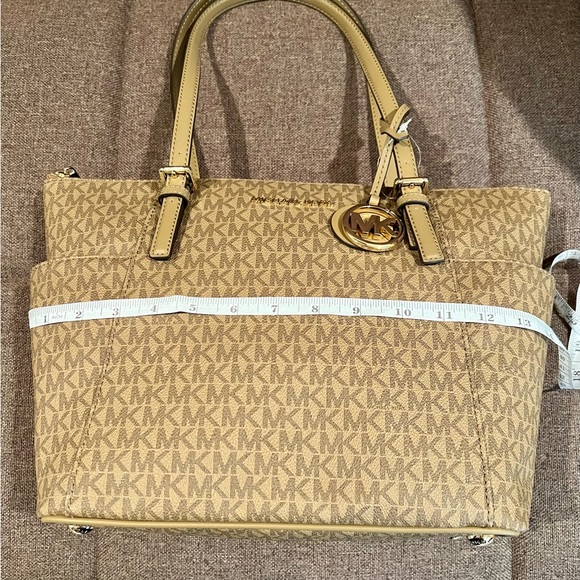 Michael Kors Jet Set Tote - Picture 7 of 9